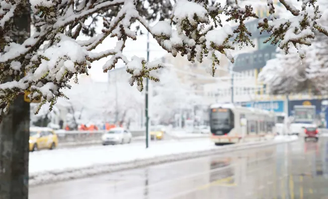 Gaziantep mevsimin ilk kar yağışıyla beyaza büründü
