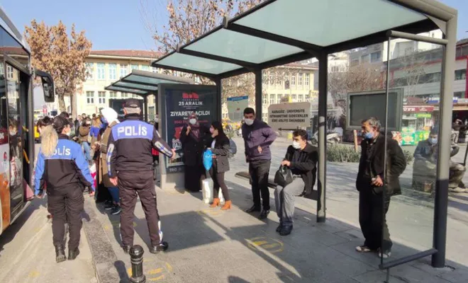 Covid-19 kurallarına uymayanlara para cezası verildi