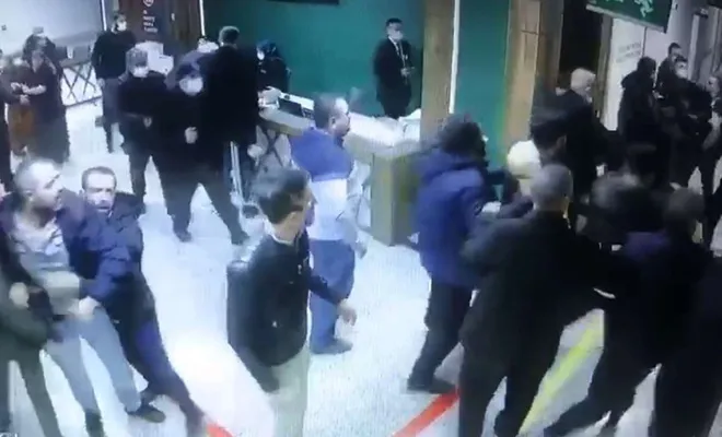 Sağlık çalışanlarına saldıran 4 kişi gözaltına alındı