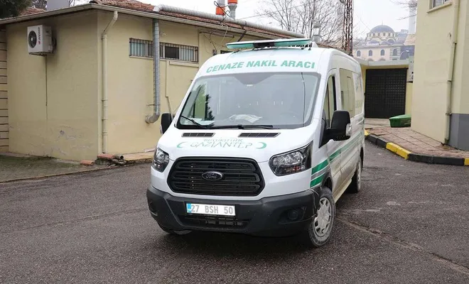 Kırılan asma kattan düşen bina görevlisi hayatını kaybetti