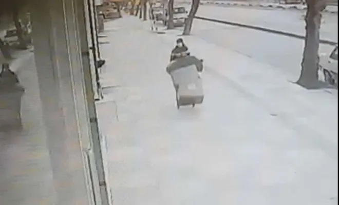 Giyim mağazasından elbise çalan şüpheli tutuklandı