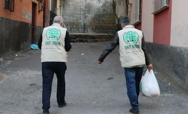 Gaziantep Umut Kervanı ihtiyaç sahibi ailelere gıda yardımında bulundu