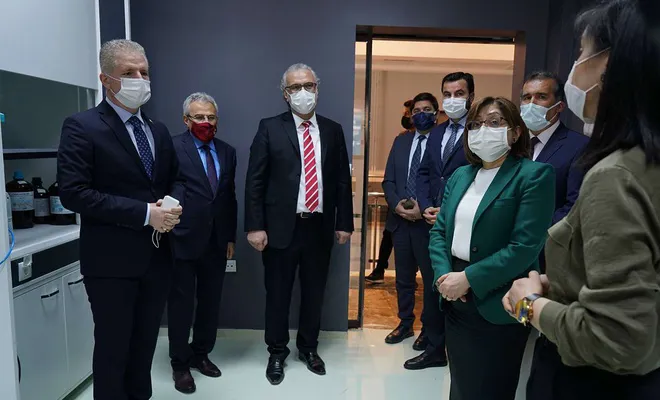 Gaziantep Valisi Gül, GAÜN’de yeni kurulan merkezi ziyaret etti