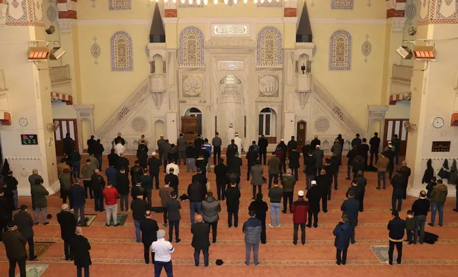 Regaib Kandili manevi coşku ile ihya edildi