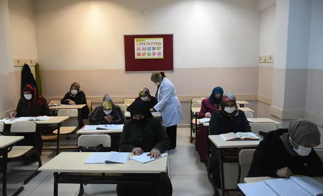 Eğitim merkezlerinden her yaş grubu faydalanıyor