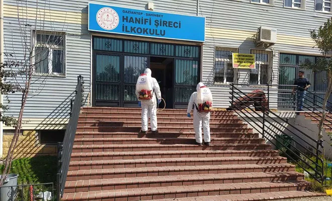 Yüz yüze eğitime başlayacak okullar dezenfekte edildi