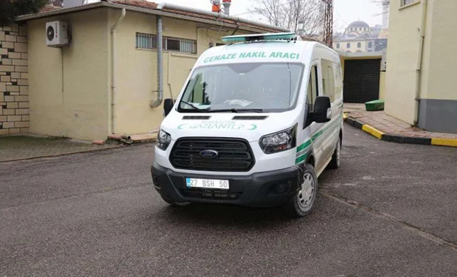 Hafif ticari araçla çarpışan motosikletin sürücüsü öldü