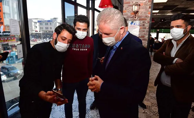 Gaziantep Valisi Gül 'kontrollü normalleşme' denetimi yaptı