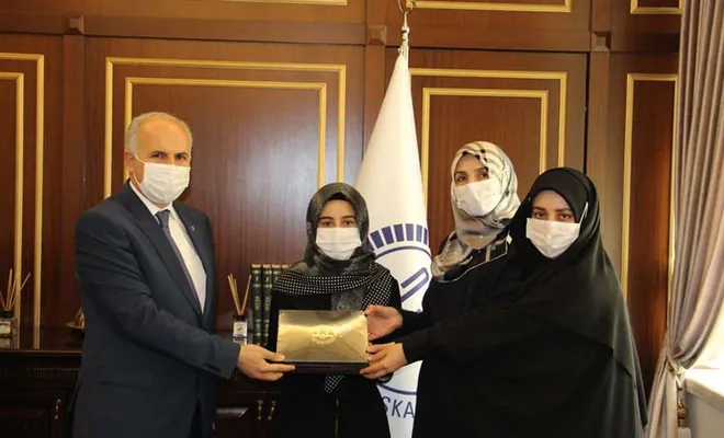 Genç hafize Kur'an-ı Kerim'i güzel okuma yarışmasında bölge birincisi oldu