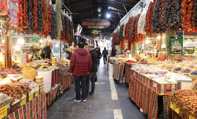 Zor günler geçiren esnafın umudu Ramazan