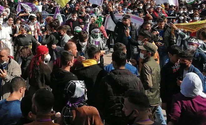 HDP’nin Nevruz kutlamasında Covid-19 kuralları unutuldu