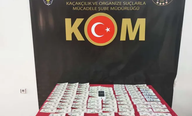 Sahte dolar ile cep telefonu satın aldı