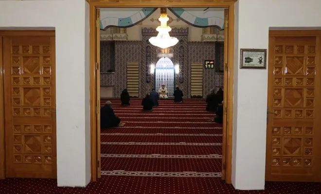Teravih namazını camilerde kılamamanın hüznü yaşandı