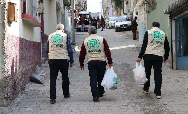 Umut Kervanı ile ihtiyaç sahiplerinin yüzü  gülüyor