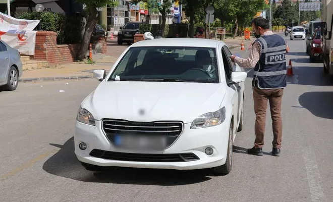 Sokağa çıkan 199 kişiye para cezası