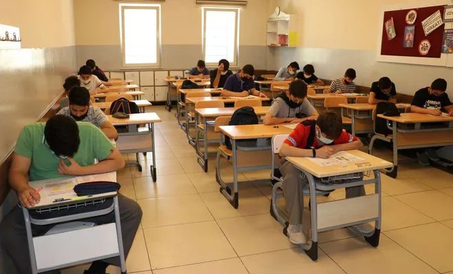 Öğrenciler denemelerle LGS'ye hazırlanıyor