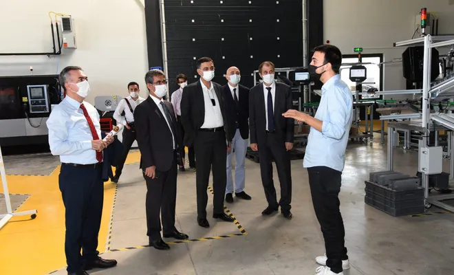 Model Fabrika kazanç sağlıyor