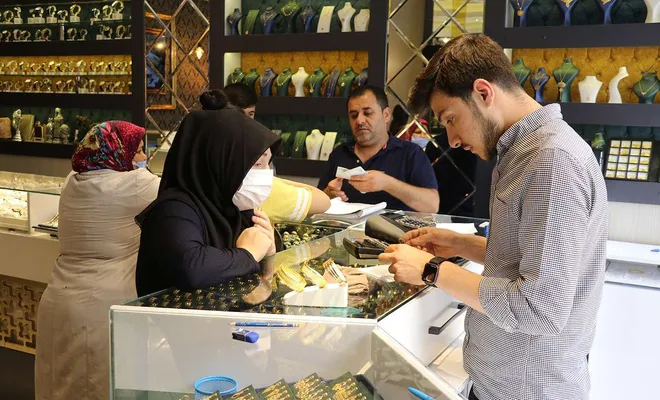 Düğün sezonunun açılması kuyumcuların yüzünü güldürdü