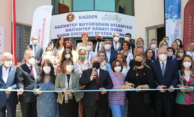 Sanayi ve Teknoloji Bakanı Varank Kadın Girişimci Destek Merkezi’ni açtı