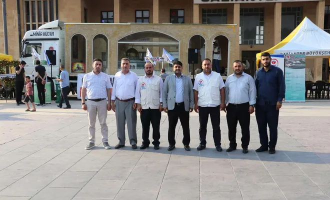 Göçer Minia Kudüs tırını ziyaret etti