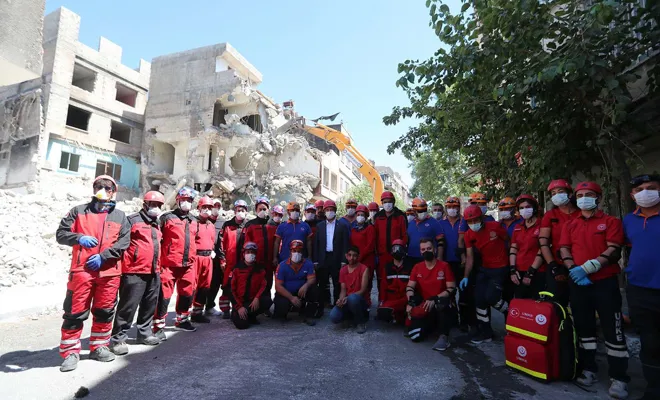 Deprem tatbikatı gerçeğini aratmadı