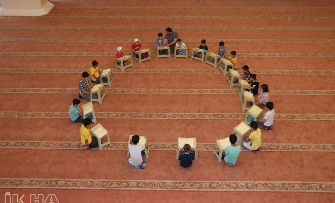 Çocuklar camiye gitmenin sevincini yaşıyor