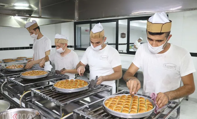 Baklavacılarda “tatlı” bayram telaşı 