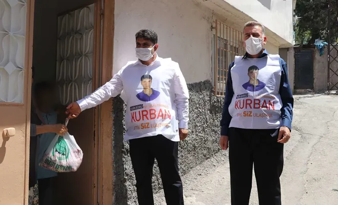 HÜDA PAR Gaziantep İl Başkanlığı Yasin Börü’nün yerine kurban eti dağıttı