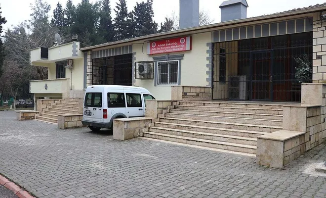 Serinlemek için çaya giren genç boğuldu