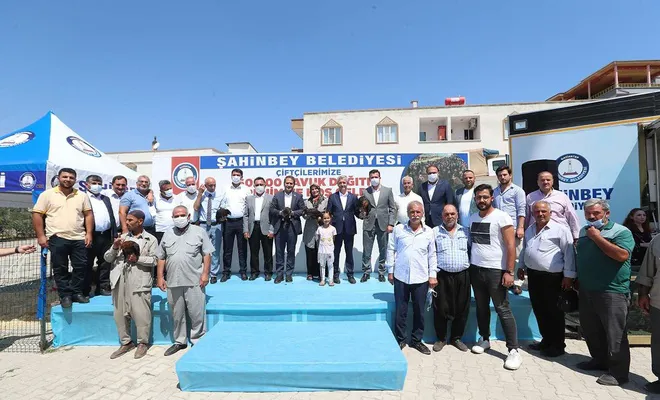 Şahinbey’de vatandaşlara ücretsiz atak-s yarka cinsi tavuk dağıtıldı