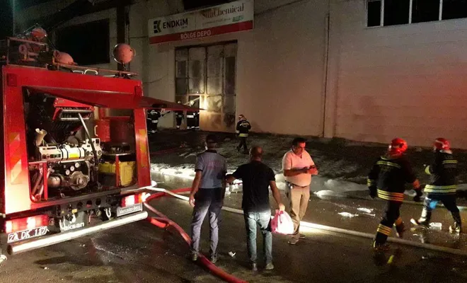 Boya fabrikasında çıkan yangın kontrol altına alındı