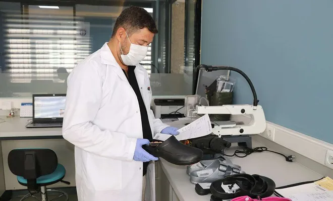 Türkiye'de üretilen ayakkabılar Gaziantep'te test ediliyor