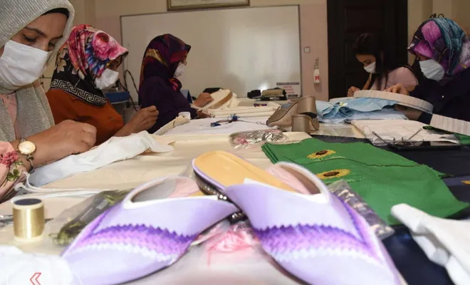 Kadınlar ürettikleri terlikleri dünyaya ihraç etmeyi hedefliyor