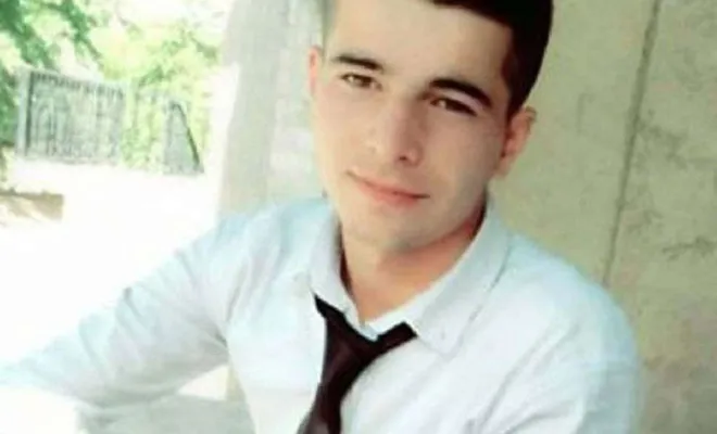 Başına demir parçası düşen genç vefat etti