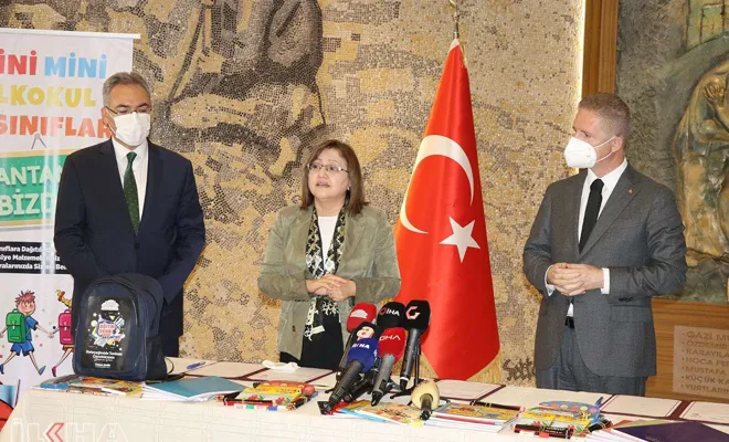 Gaziantep’te okula yeni başlayan öğrencilere kırtasiye desteği