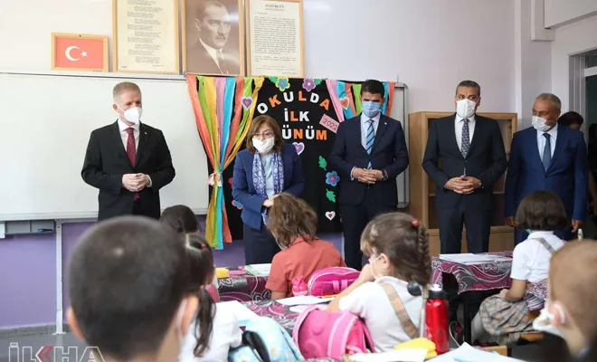 Gaziantep Valisi Davut Gül okulları ziyaret etti