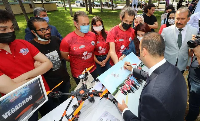 Bakan Yardımcısı Kacır’dan TEKNOFEST’e katılan öğrencilere tebrik ziyareti