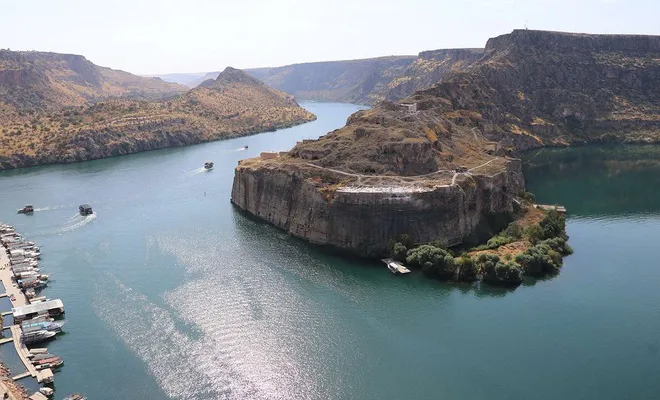 Fırat’ın incisi tarihi Rumkale’ye olan ilgi artıyor