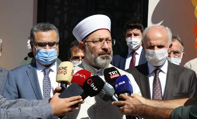 Diyanet İşleri Başkanı Erbaş: Sessiz ibadet kararından vazgeçilmelidir