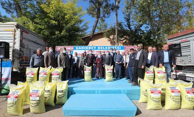 Çiftçilere gübre desteği verildi