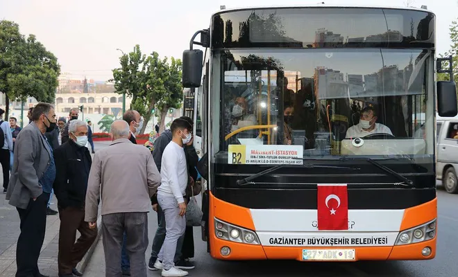Toplu taşıma araçları yetersiz kalıyor