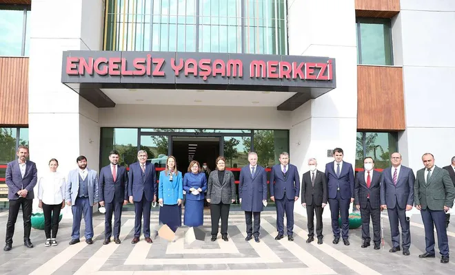Bakan Yanık Gaziantep'te engellilerle bir araya geldi