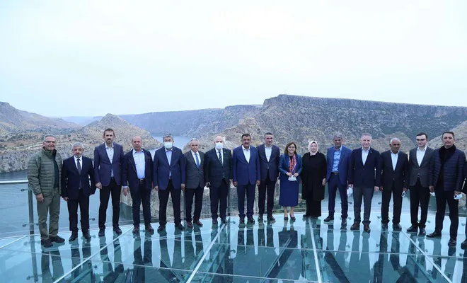 Türkiye’nin en büyük cam terası Rumkale’ye yapıldı