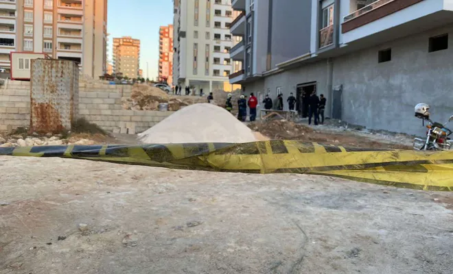 Asansör boşluğuna düşen işçi hayatını kaybetti