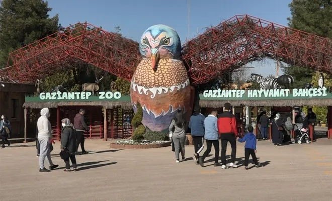Ara tatilde Gaziantep Hayvanat Bahçesi’ne yoğun ilgi