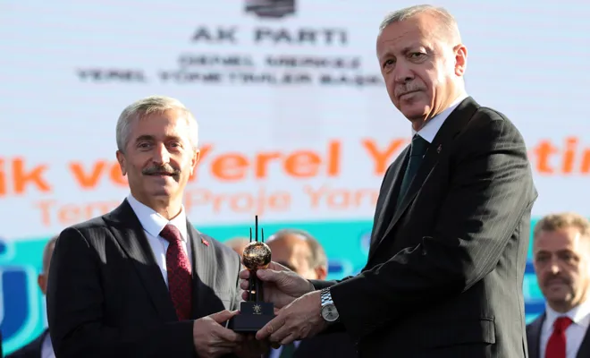 Cumhurbaşkanı Erdoğan’dan Şahinbey Belediye Başkanına ödül