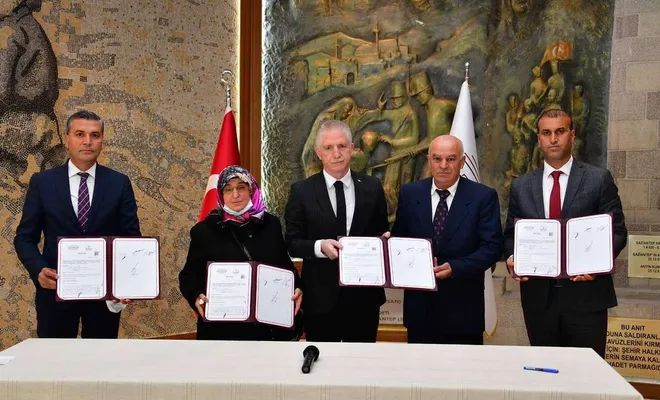 Gaziantep'te emekli çift birikimini eğitim için bağışladı