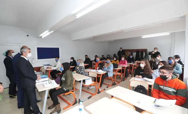 Şahinbey’de öğrencilere TYT ve LGS seti desteği