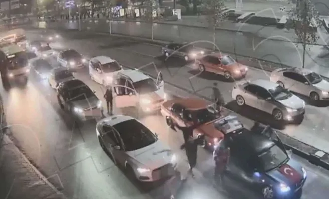 Konvoy yaparak yolu trafiğe kapatan sürücülere para cezası verildi