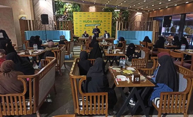 HÜDA PAR Genel Başkanı Yapıcıoğlu üniversite öğrencileriyle bir araya geldi